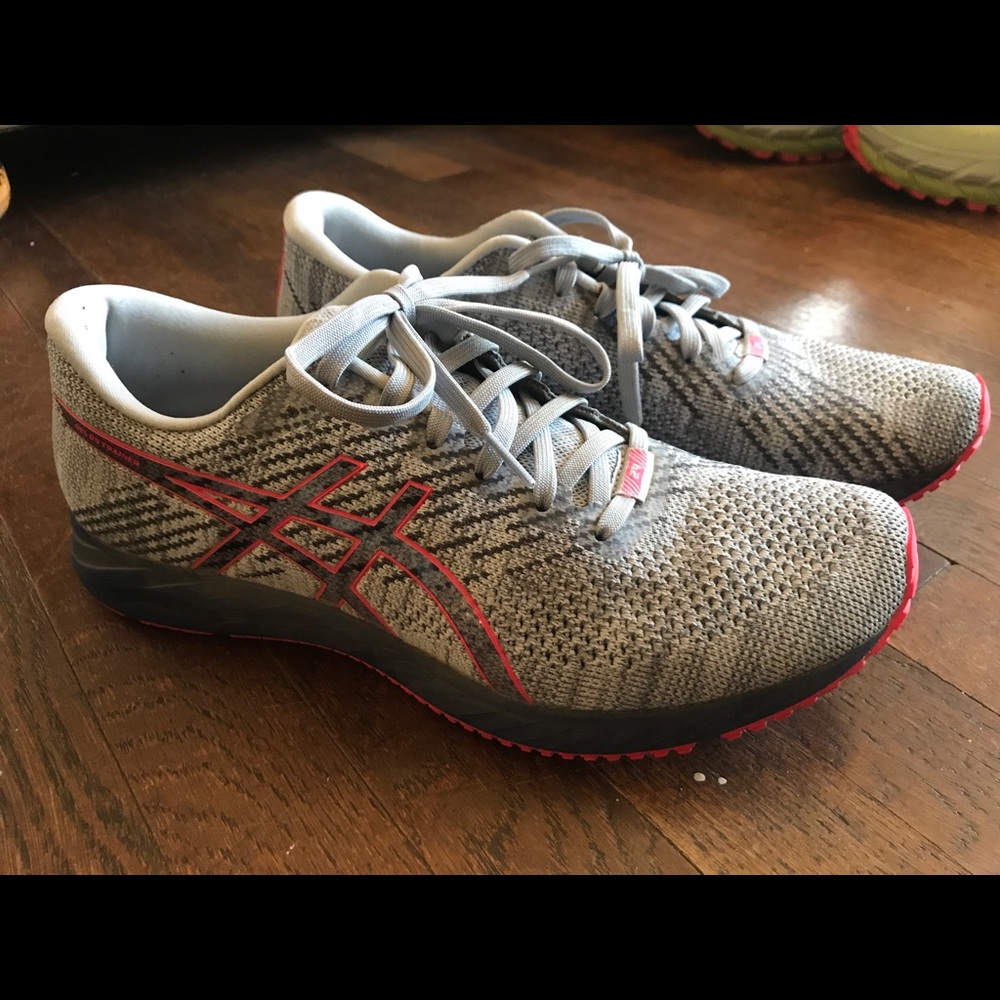 ASICS GEL-DS Trainer 25, Size 8.5- basically new